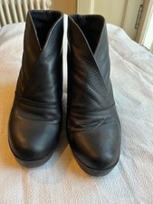 Camper platform black leather ankle boots  size 38