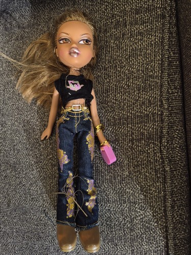 Bratz doll walking yasmin - bratz,