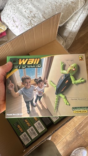 Wall climbing gecko toy - climbing,