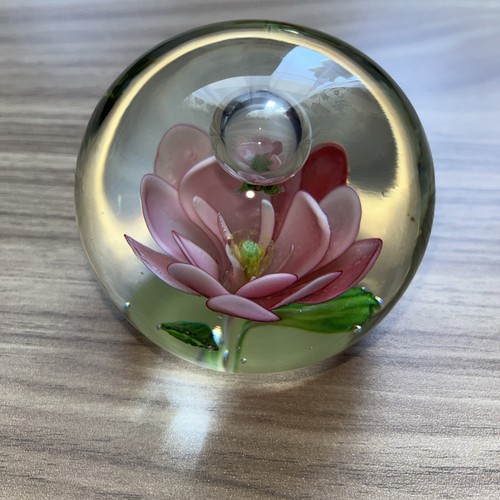 Glass paperweight - 🐸,
