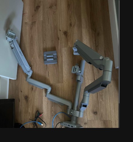 Mount triple monitor - monitor, desk