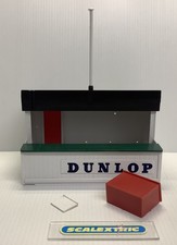 A.. SCALEXTRIC TRI-ANG 1960s A202 'DUNLOP' PIT STOP BUILDING / GARAGE 1.32
