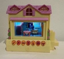 PIXEL CHIX House Yellow