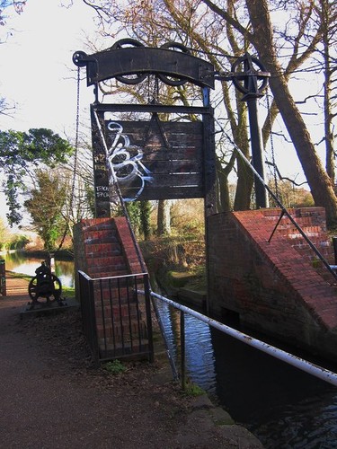 Photo guillotine lock - photo, a3