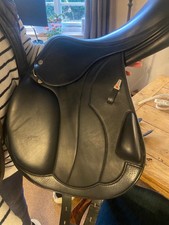 REDUCED! Equipe Synergy 17.5 M +1 Monoflap Jump Saddle In Black. Little Used VGC