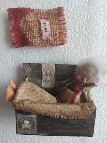 Ooak dollhouse moldy - 1:12,
