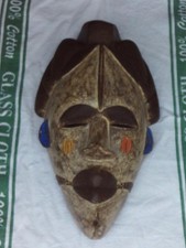 ANTIQUE CENTURY AFRICAN TRIBAL HAND CARVED LIGHT WOOD MASK WITH APPLIED PIGMENT