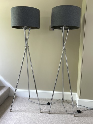 Pair next metal tripod - of,