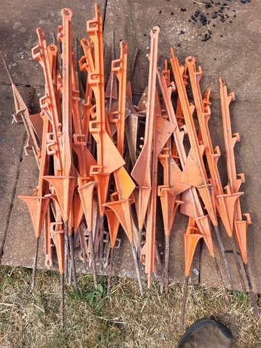 29x electric fence posts - electric,