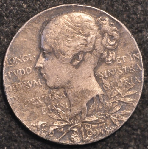 Queen victoria official - victoria,