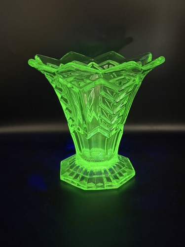 Vintage art deco green - art, uranium