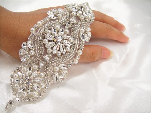 Diamante motif pearls dancing - motif,