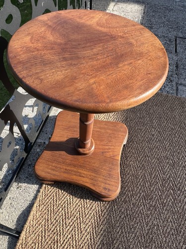 Wooden round top pedestal - round, side
