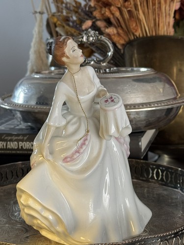 Royal doulton lady figurine - doulton,