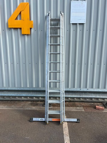 Triple ladder closed - ladder,