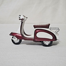 Sunnyside SS4363 Vespa Lambretta (?) 3-Wheel Pullback Scooter