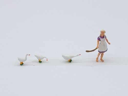 Preiser figures young woman - young,