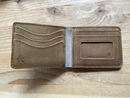 New saddleback leather medium - new,