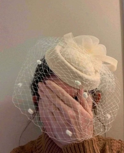 Vintage style beige fascinator - vintage,