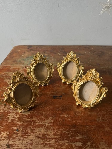 Miniature stand alone gold - stand,