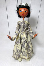 Vintage Pelham Puppet type SS " QUEEN " , very good condition with original box.