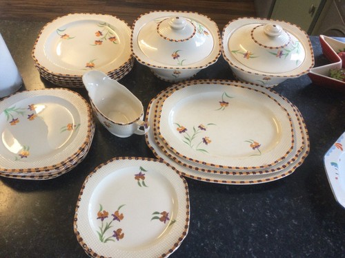 Part crockery set plates - 18,