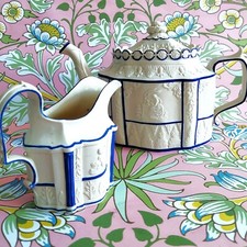 Castleford white stoneware teapot and milk creamer jug  | Circa 1800  |  England