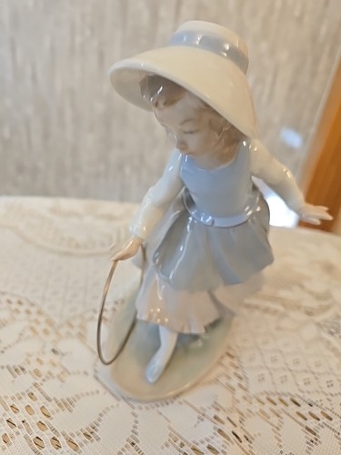 Nao lladro girl with - nao ,