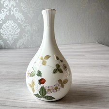 Wedgwood Wild Strawberry Bud