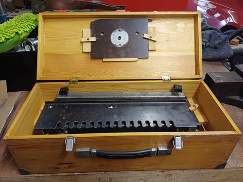 Dovetail jig wooden box - dovetail, in