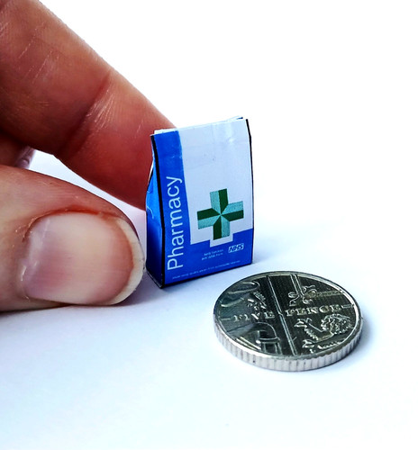 Dolls house miniature - dolls, 1:12