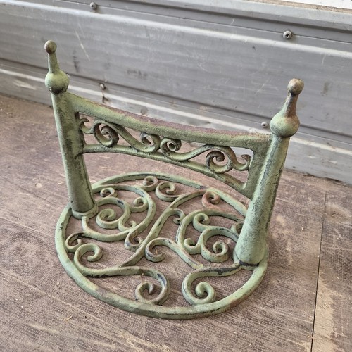 Cast iron ellipse boot scraper - iron,