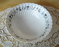 Vintage KENSINGTON Johnson Bros 8 1/4" Serving Bowl Blue Grapes ~ 