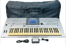 YAMAHA PSR S700 61 Key Keyboard Synthesizer Tested With AC Adapter Soft Case