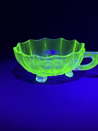 Vintage uranium glass footed - glass, 4-footed