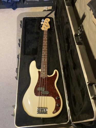 Fender precision bass 2011 - fender,
