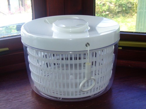 Large salad spinner with - large,