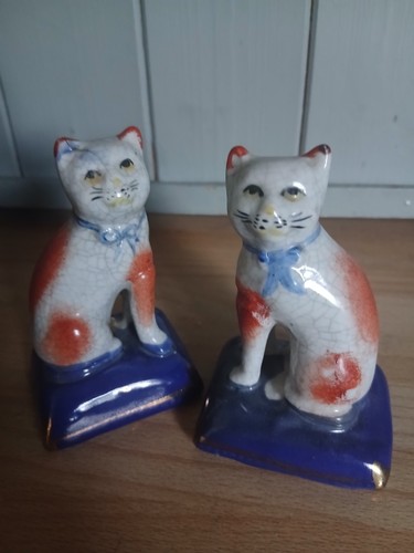 Pair staffordshire pottery - staffordshire,