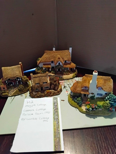 Lilliput lane set hand - lane,