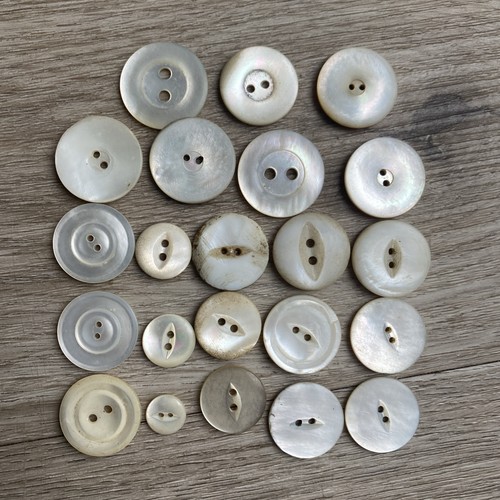 Mother pearl buttons - 22,