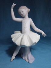 LLADRO - "LITTLE BALLERINA II"
