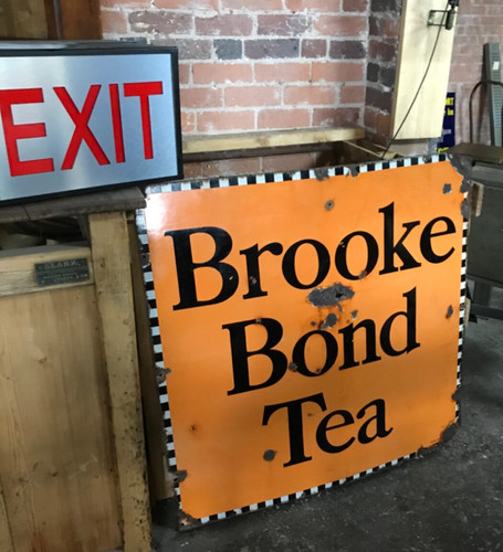 Original vintage enamel brooke - original,