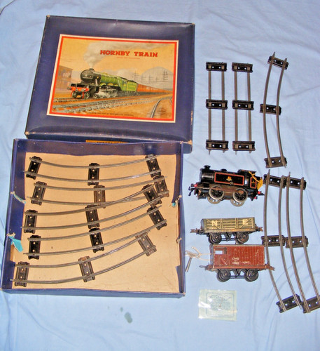 Hornby clockwork train set - train,