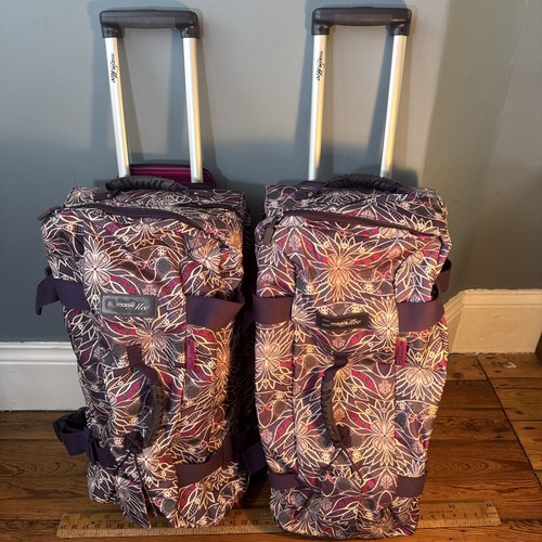 Pair large rolling - of,