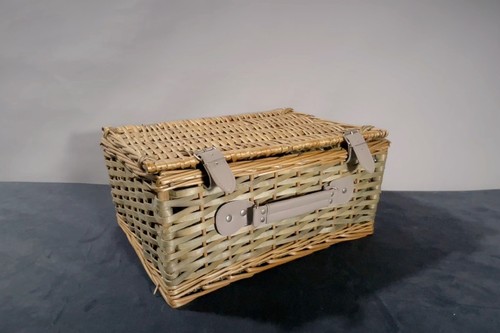 Small wicker picnic hamper - small,