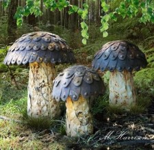 Set of 3 Large Rusty Metal Mushroom Ornaments Garden Patio Lawn Decor