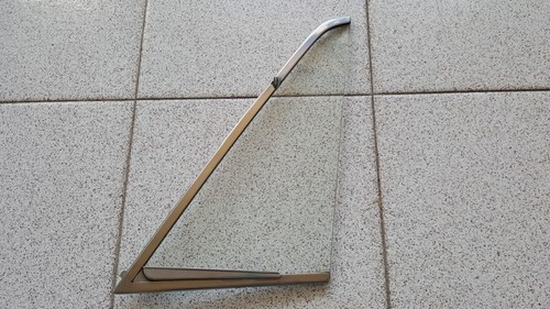 Left front deflector glass - left,