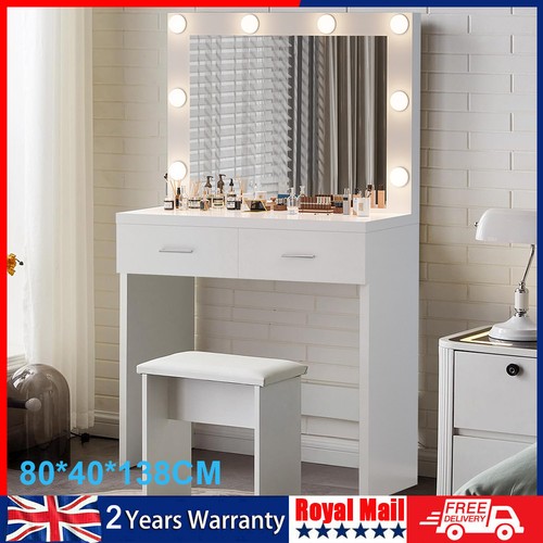 White dressing table with - dressing,