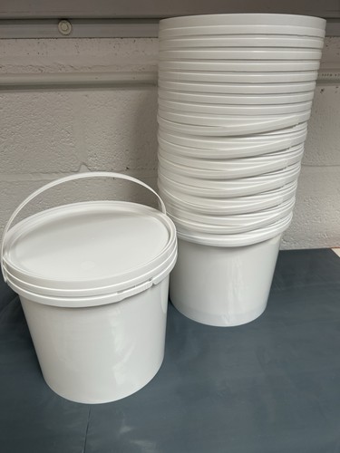 Litre plastic buckets - 8, 5