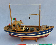 VINTAGE WOODEN ARTISTIC
